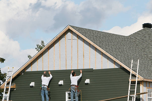 Professional Vinyl Siding technician working in North Andover, MA